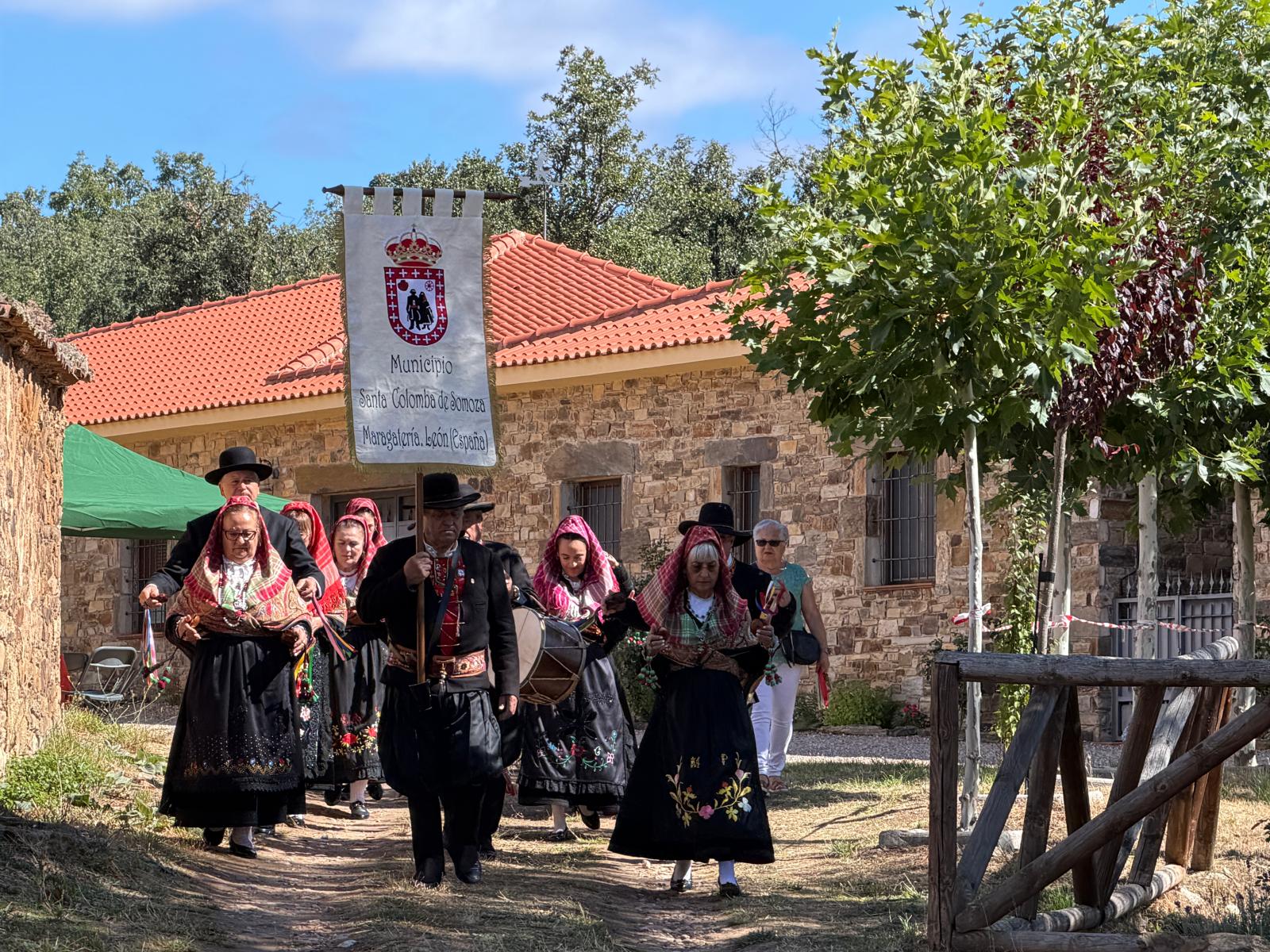 Feria de 'Patios con Arte' de Santa Colomba de Somoza. | SAÚL ARÉN