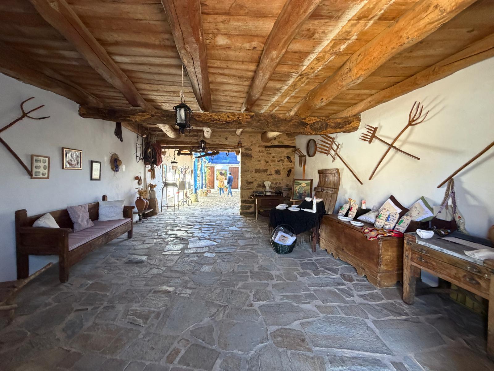 Feria de 'Patios con Arte' de Santa Colomba de Somoza. | SAÚL ARÉN