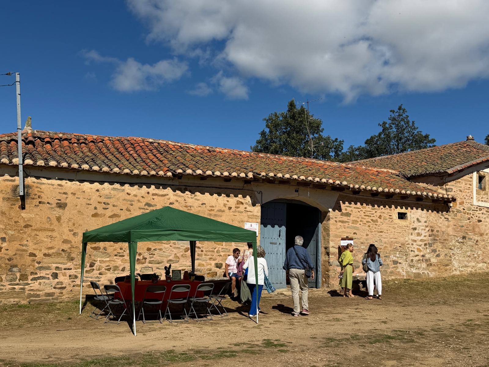Feria de 'Patios con Arte' de Santa Colomba de Somoza. | SAÚL ARÉN