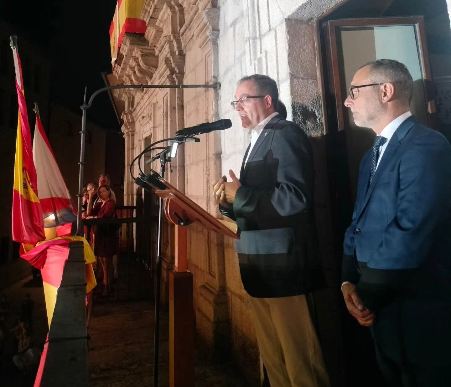 Barrio durante el pregón desde la Casa Consistorial.