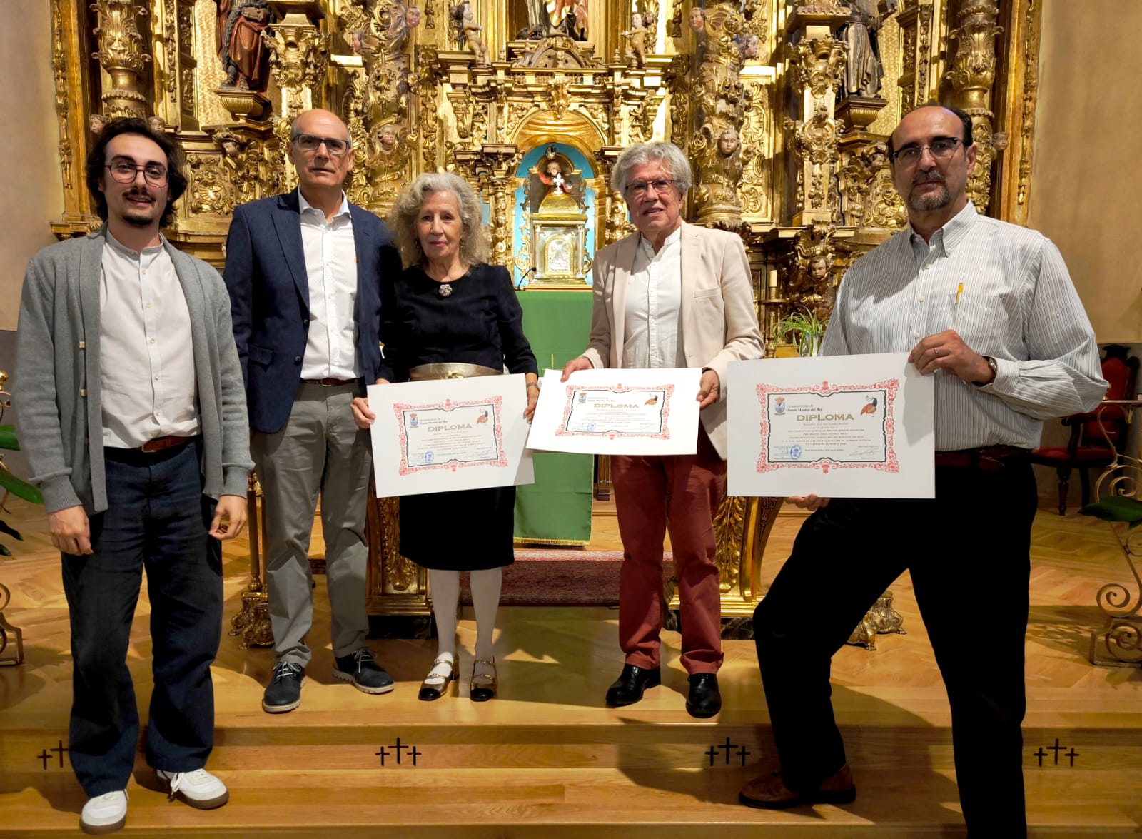 Entrega de los diplomas del curso a los participantes. | L.N.C.