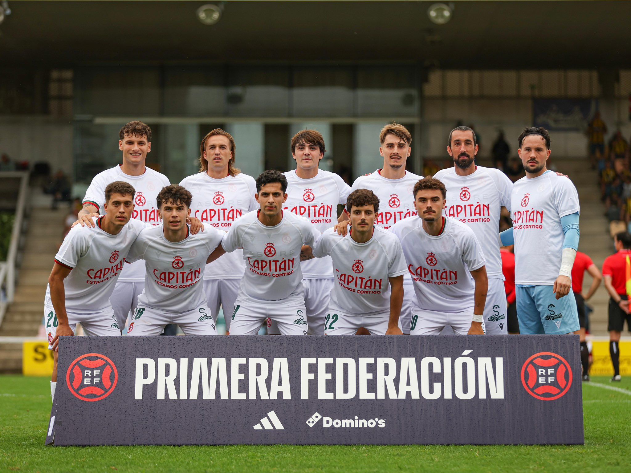 Los titulares de la Cultural, con camisetas de apoyo a Rodri. | CYD
