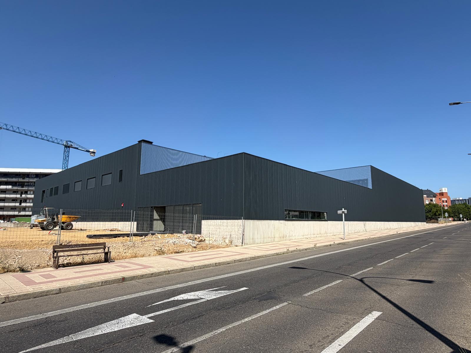 Las obras en el nuevo Conservatorio Profesional de Música de León continúan avanzando este verano. | SAÚL ARÉN