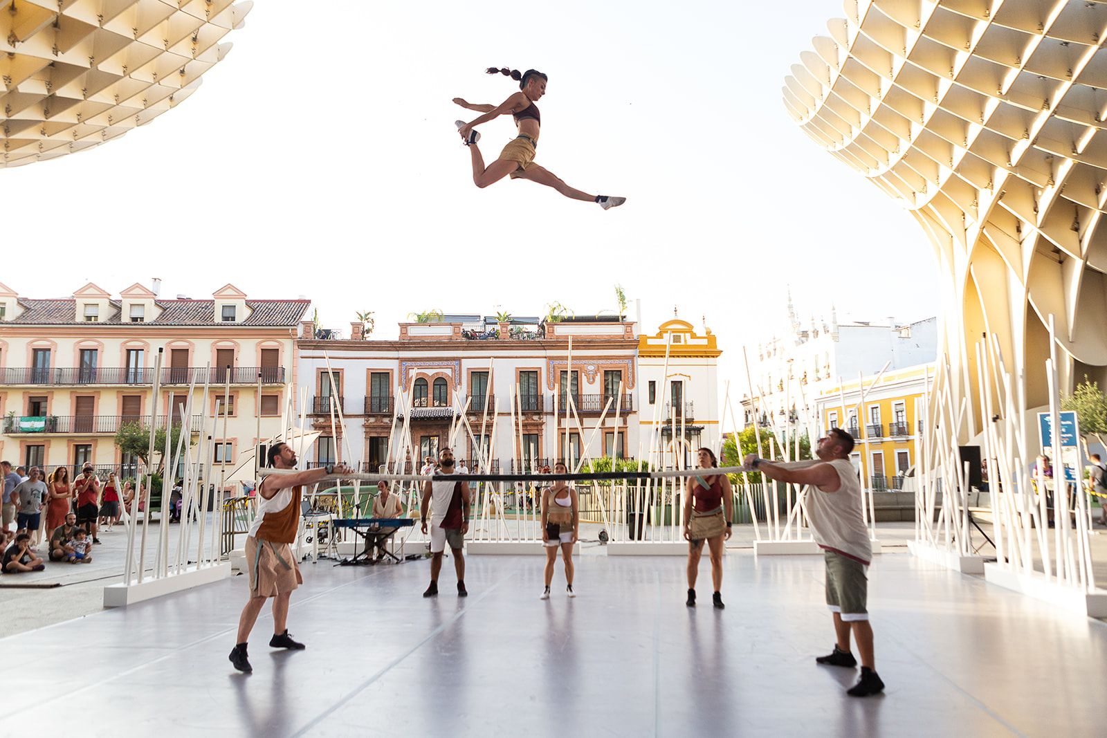 La compañía valenciana Spinish Circo actuará este martes con 'Fins al Cel' en Ponferrada. | SPINISH CIRCO