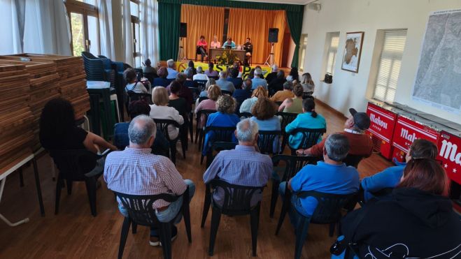 Un momento de la asamblea informativa celebrada en Vidanes. Un momento de la asamblea informativa celebrada en Vidanes.