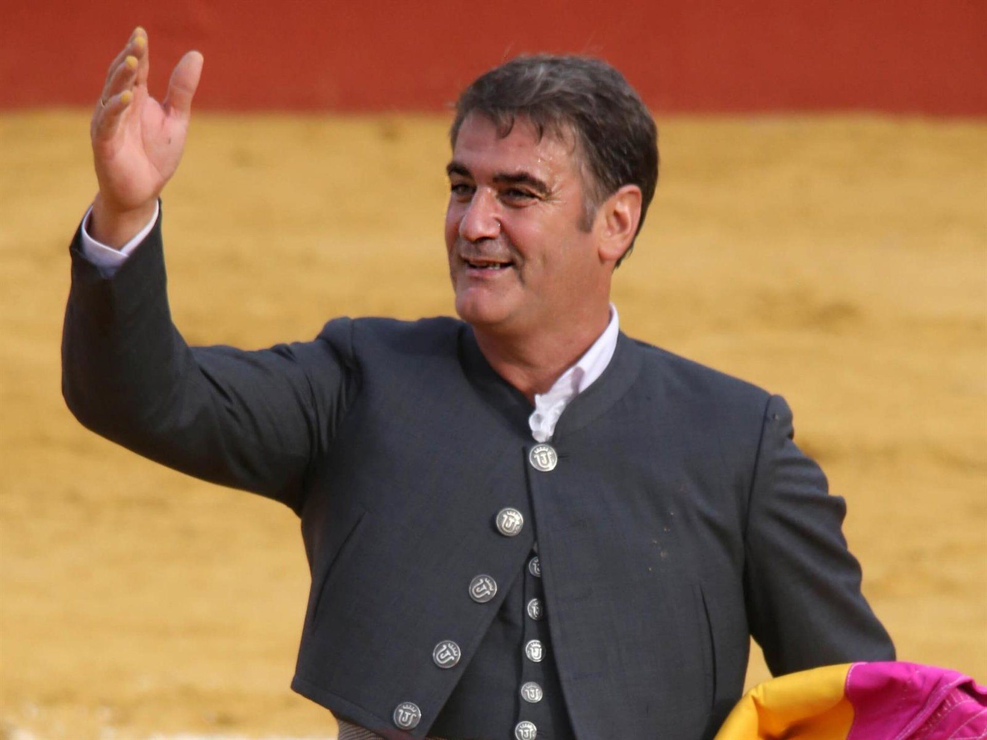 Jesulín de Ubrique, al margen de la guerra entre su hija Juls y Belén Esteban, desata pasiones en su vuelta a los ruedos