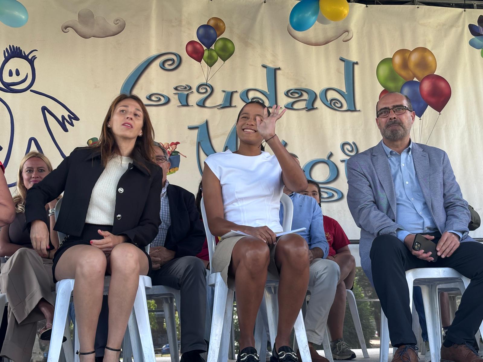 Pregón de la deportista Débora Évora para inaugurar la Ciudad Mágica 2026. | JAVIER FERNÁNDEZ Pregón de la deportista Débora Évora para inaugurar la Ciudad Mágica 2026. | JAVIER FERNÁNDEZ
