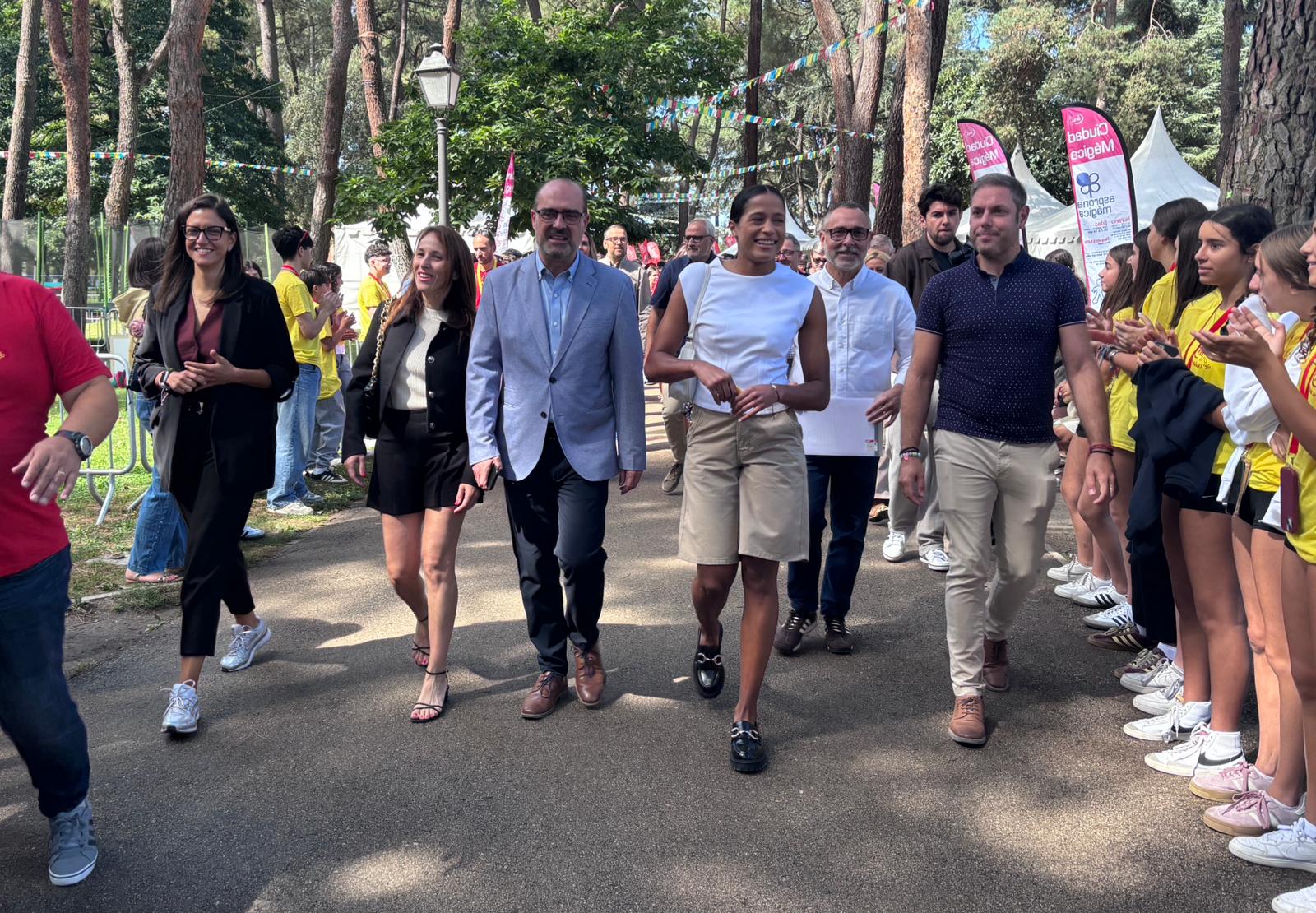 Pregón de la deportista Débora Évora para inaugurar la Ciudad Mágica 2026. | JAVIER FERNÁNDEZ Pregón de la deportista Débora Évora para inaugurar la Ciudad Mágica 2026. | JAVIER FERNÁNDEZ