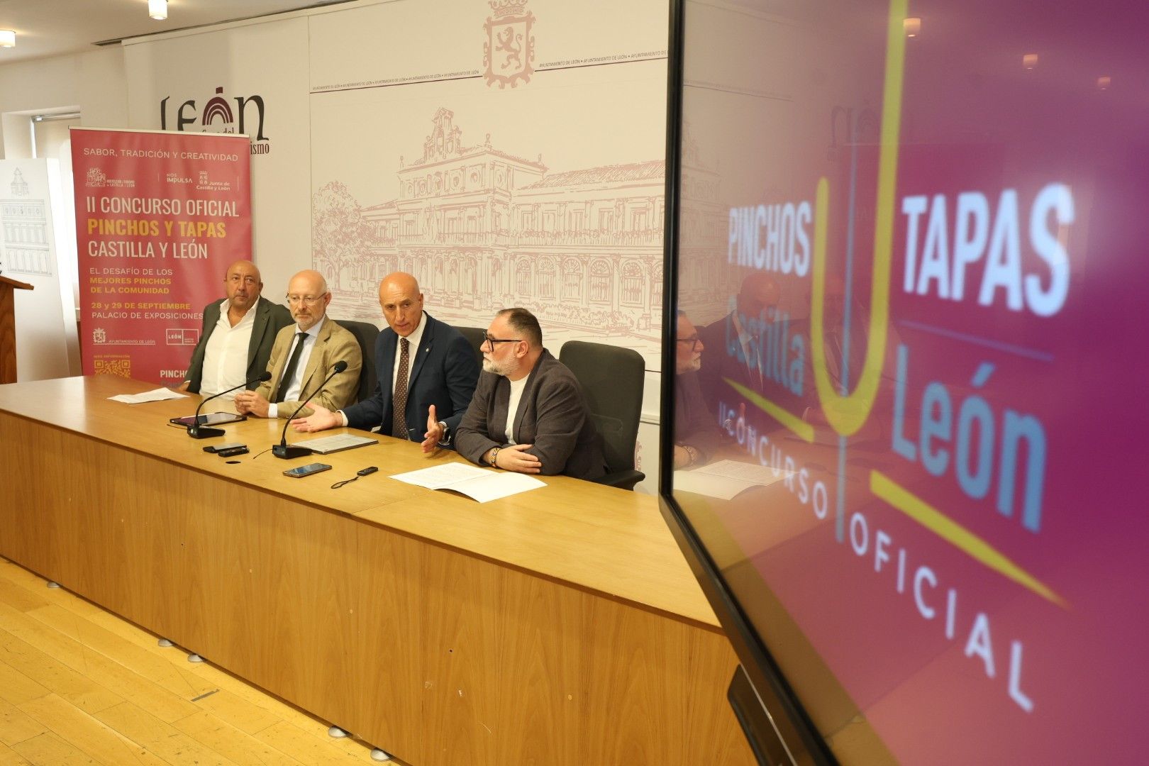 Un instante de la presentación de II Concurso de Pinchos y Tapas de Castilla y León. | FERNANDO OTERO