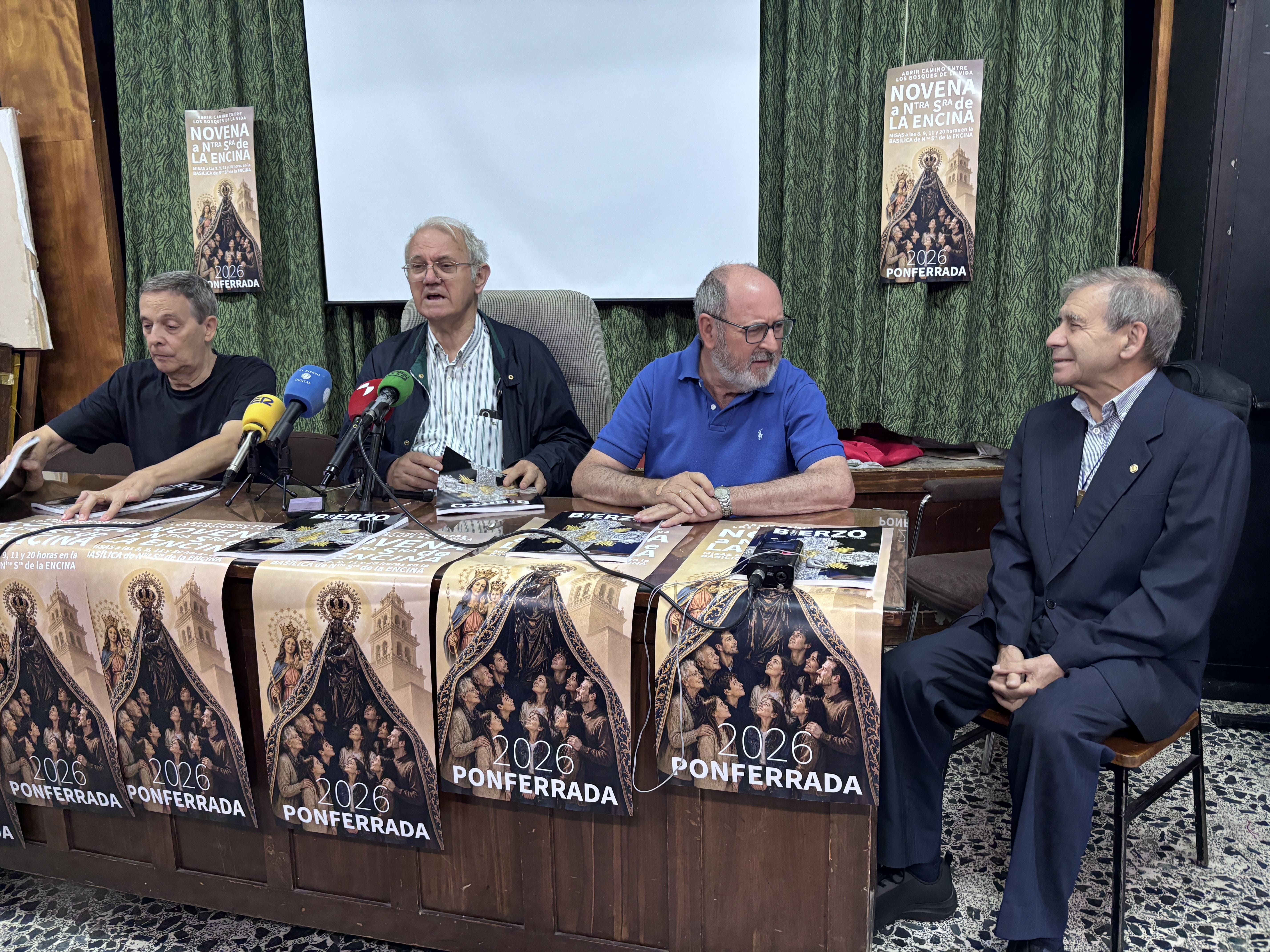 Presentación de la nueva edición de la revista Bierzo. | JAVIER FERNÁNDEZ