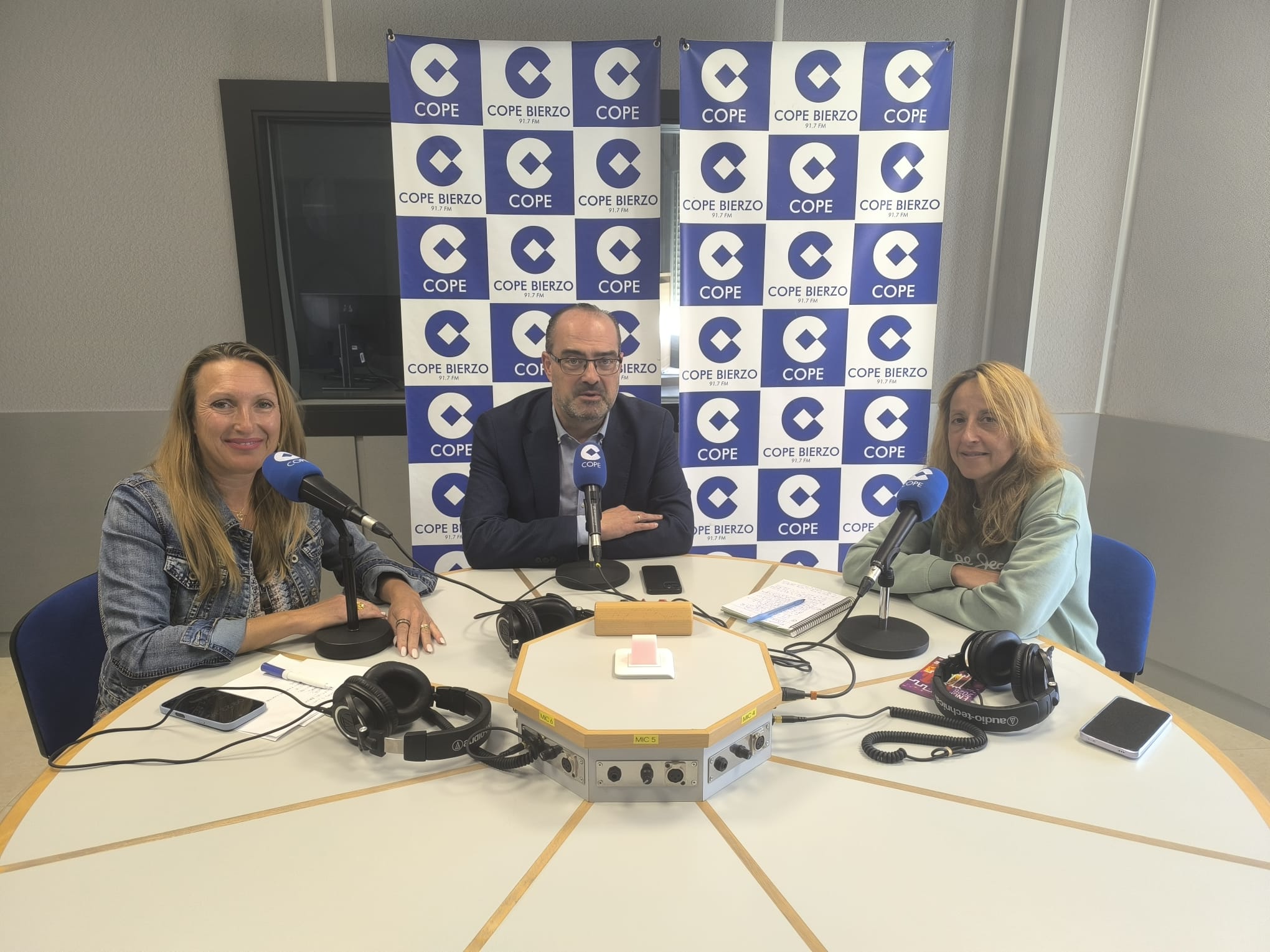 Entre Nosotras con Marco Morala, Nuria González y Mar Iglesias.