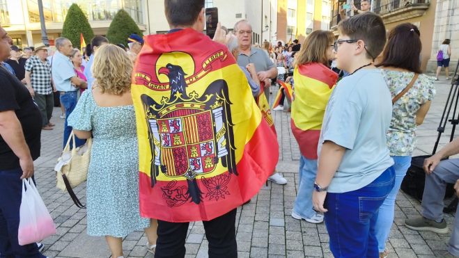 Se llegaron a ver banderas preconstitucionales. | MAR IGLESIAS Se llegaron a ver banderas preconstitucionales. | MAR IGLESIAS