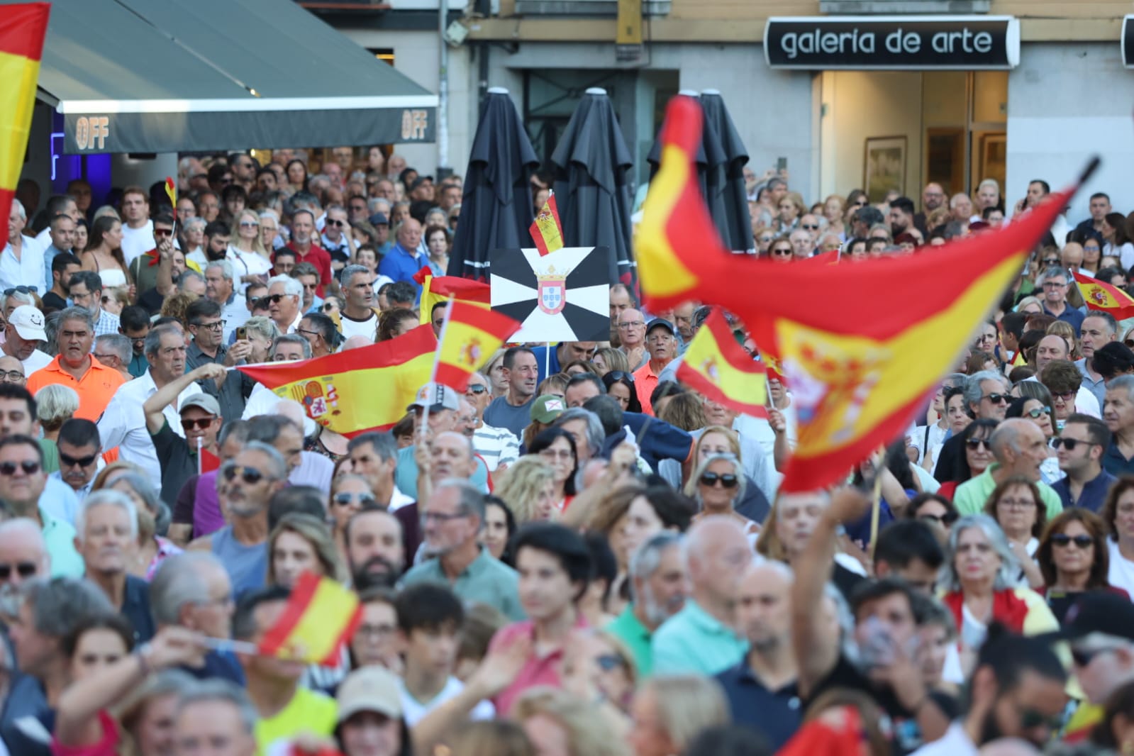 La concentración por Ceuta en León, en imágenes 