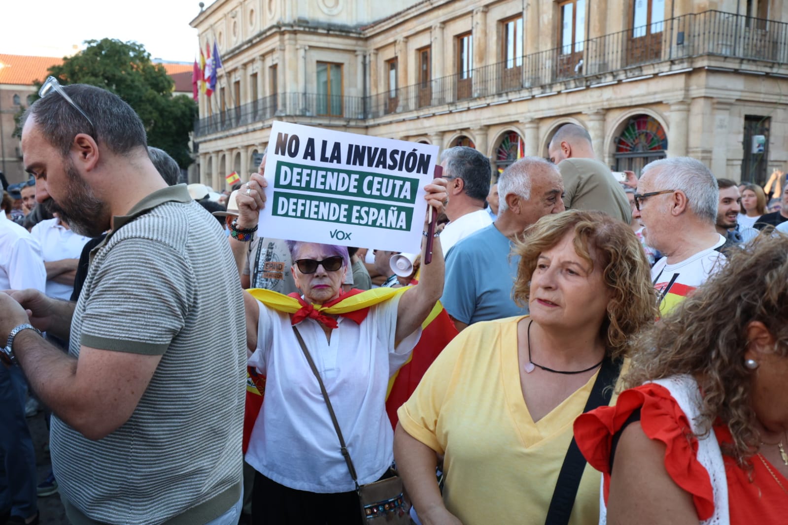 La concentración por Ceuta en León, en imágenes 