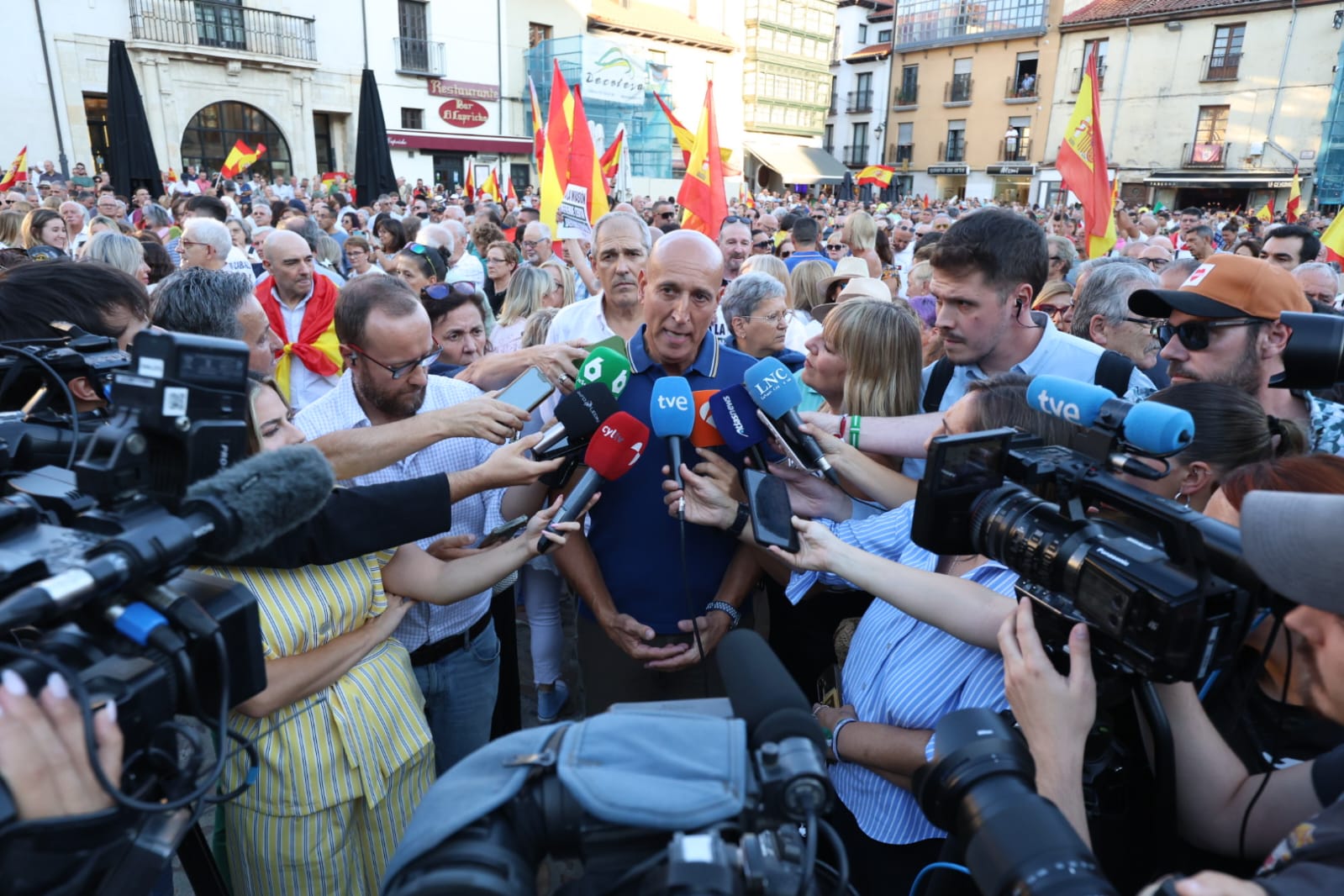 La concentración por Ceuta en León, en imágenes 