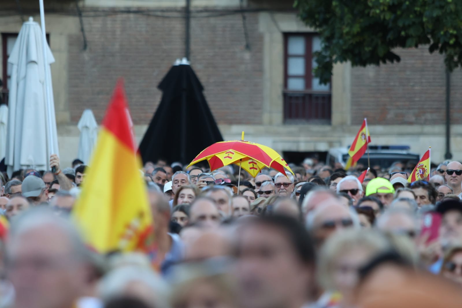La concentración por Ceuta en León, en imágenes 