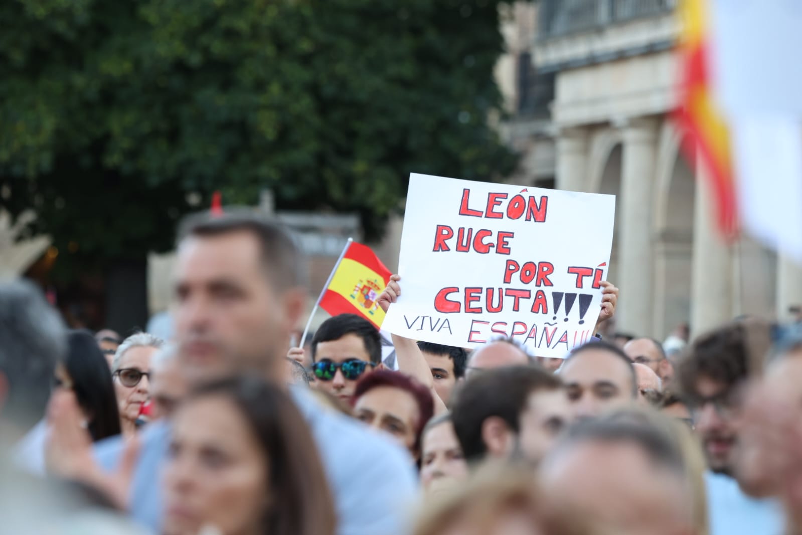 La concentración por Ceuta en León, en imágenes 