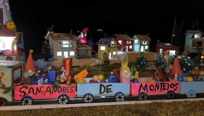 San Andres de Montejos con la decoración de otras fiestas, las navideñas.