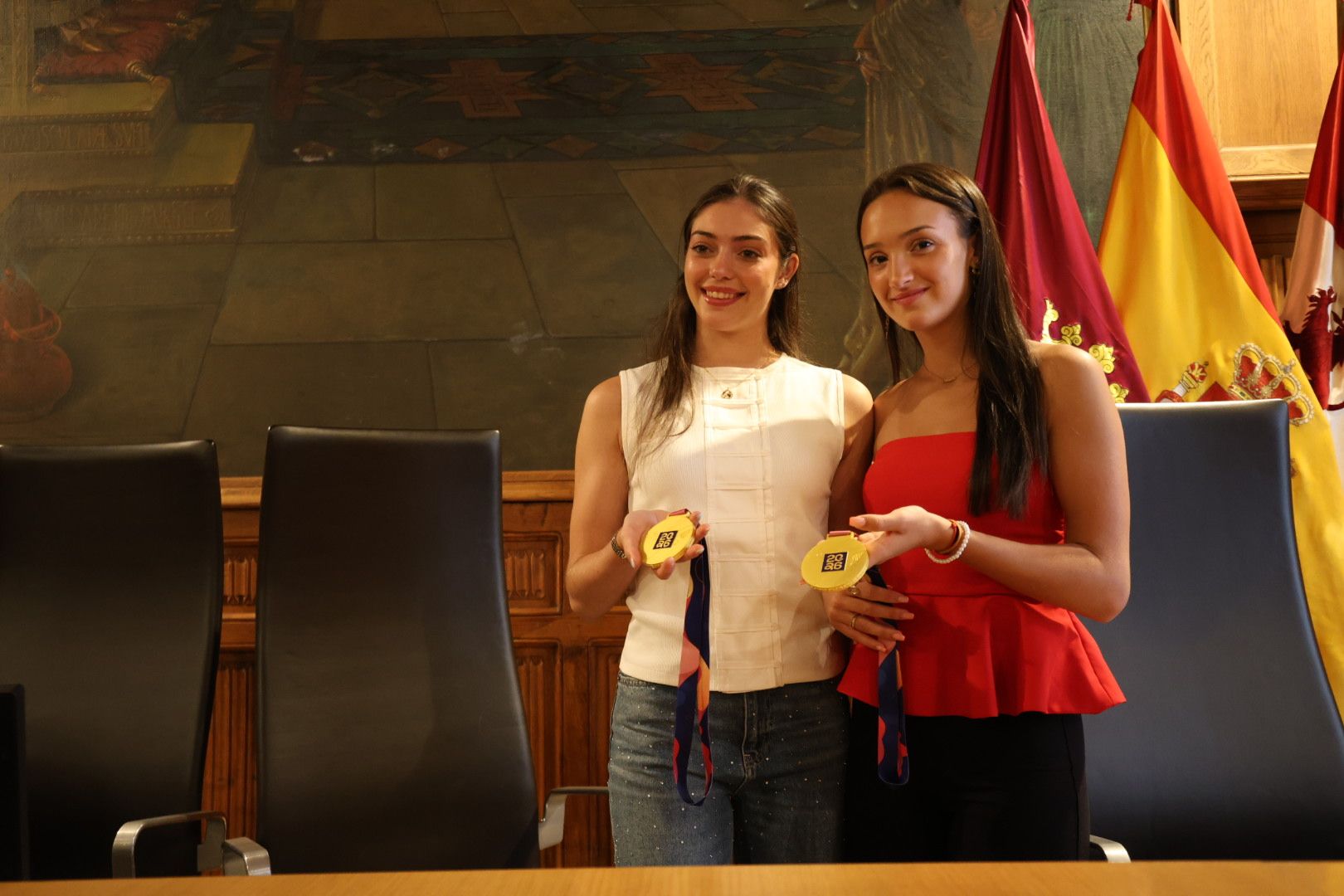 La Diputación homenajeó a las dos gimnastas del Club Ritmo tras conquistar su tercer Europeo y el histórico oro mundial con la selección española (2)