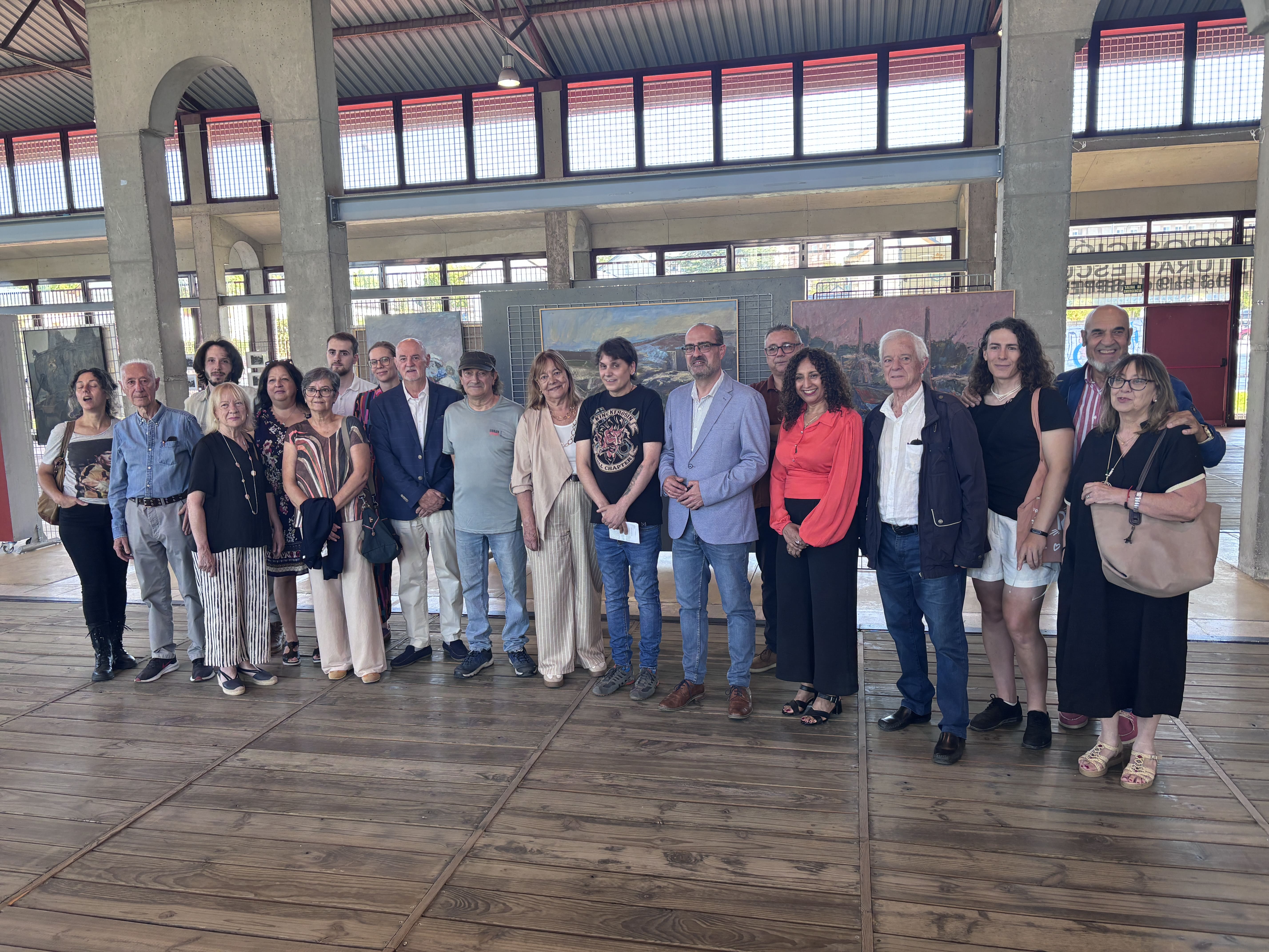 Acto de inauguración de la muestra de la Asociación de Pintores del Bierzo. | JAVIER FERNÁNDEZ