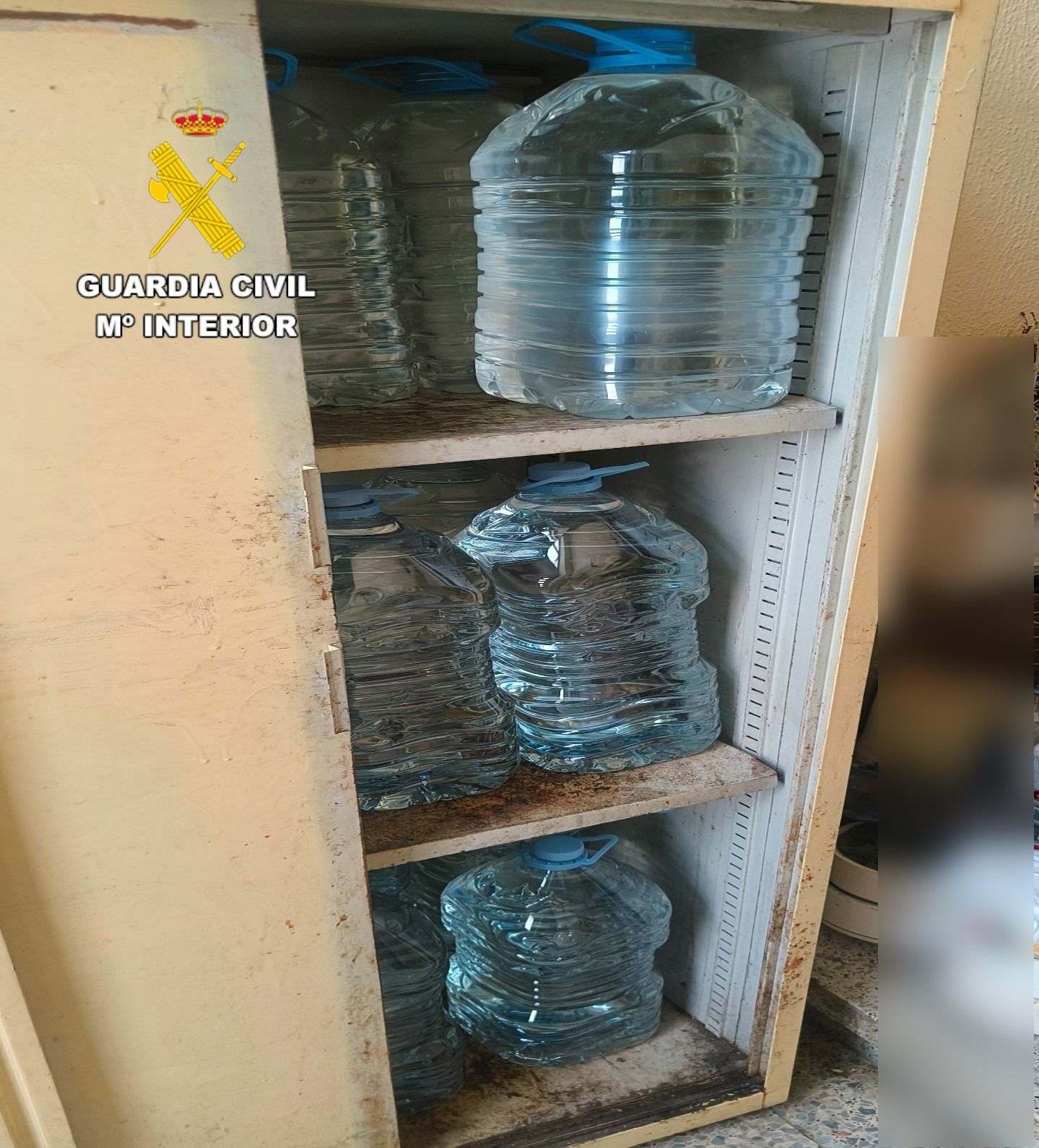Orujo ilegal intervenido en varios establecimientos hosteleros de León | L.N.C.