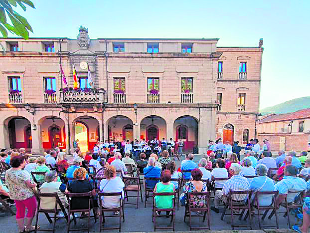 Días de fiesta que invitan a la diversión a vecinos y visitantes. | AYTO. CISTIERNA