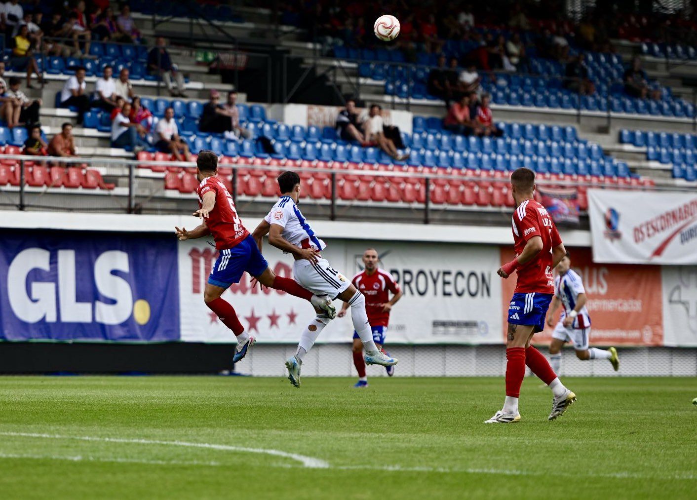 La Ponferradina recibe al Lugo este viernes tras su primera victoria de al temporada en O Couto. OURENSE