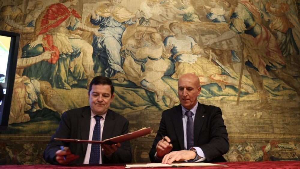 Firma del acuerdo entre la Junta y el Ayuntamiento de León, cuyos resultados cuestiona el profesorado. | FERNANDO OTERO