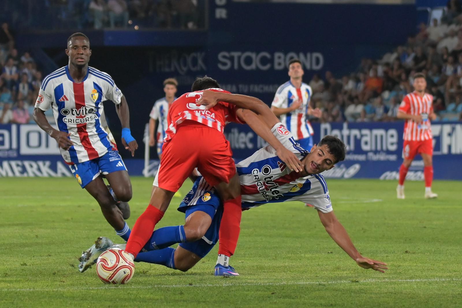 La Deportiva no pudo pasar del empate ante el Lugo en el debut del equipo en El Toralín REPORTAJE GRÁFICO QUINITO (95) La Deportiva no pudo pasar del empate ante el Lugo en el debut del equipo en El Toralín REPORTAJE GRÁFICO QUINITO (95)
