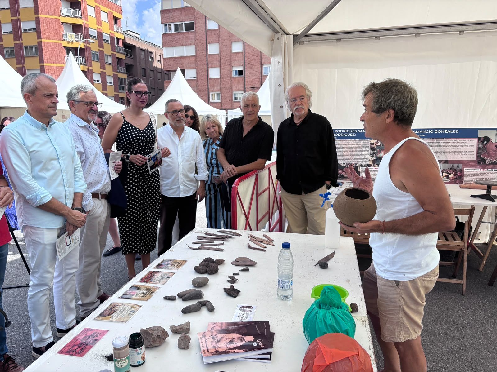 La XLV Feria Internacional de Cerámica de Ponferrada ya está en marcha. | JAVIER FERNÁNDEZ