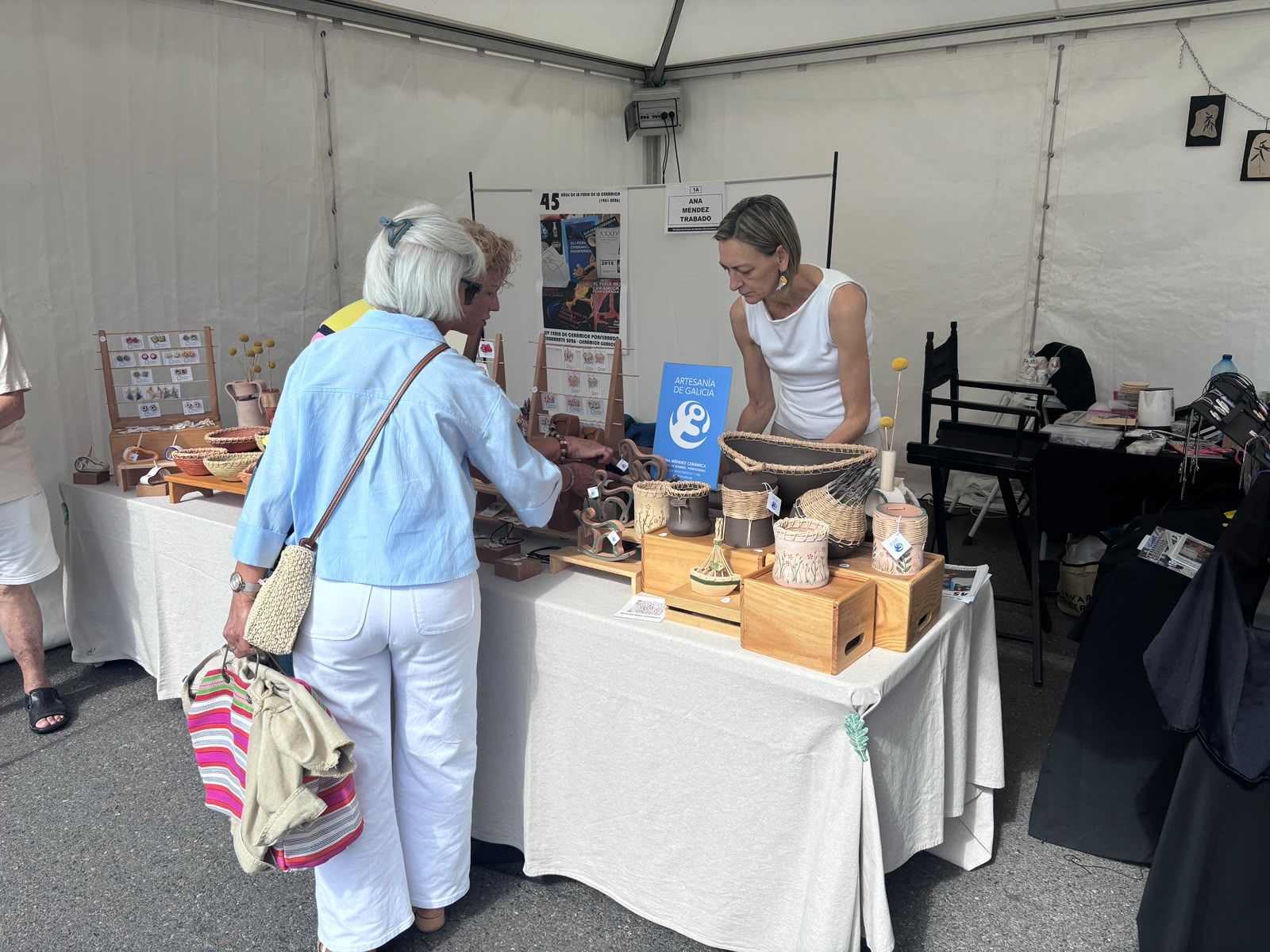 La XLV Feria Internacional de Cerámica de Ponferrada ya está en marcha. | JAVIER FERNÁNDEZ La XLV Feria Internacional de Cerámica de Ponferrada ya está en marcha. | JAVIER FERNÁNDEZ