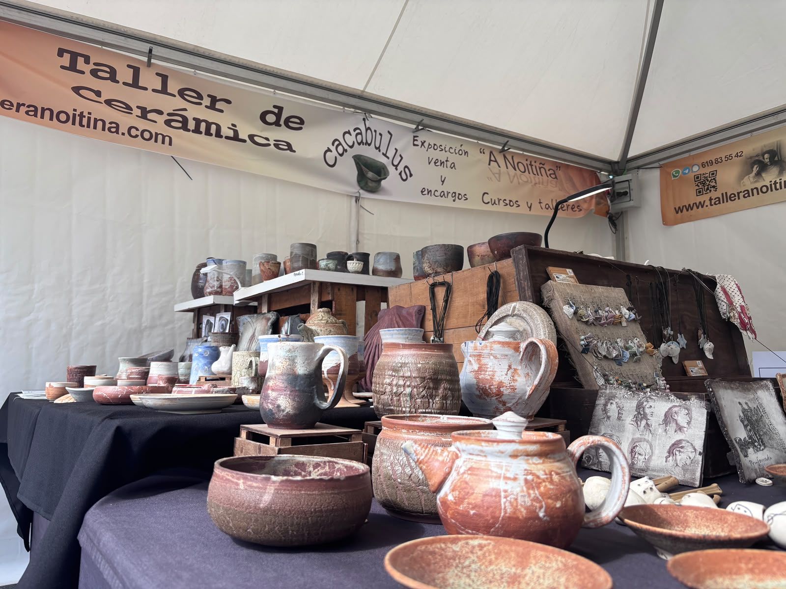 La XLV Feria Internacional de Cerámica de Ponferrada ya está en marcha. | JAVIER FERNÁNDEZ La XLV Feria Internacional de Cerámica de Ponferrada ya está en marcha. | JAVIER FERNÁNDEZ