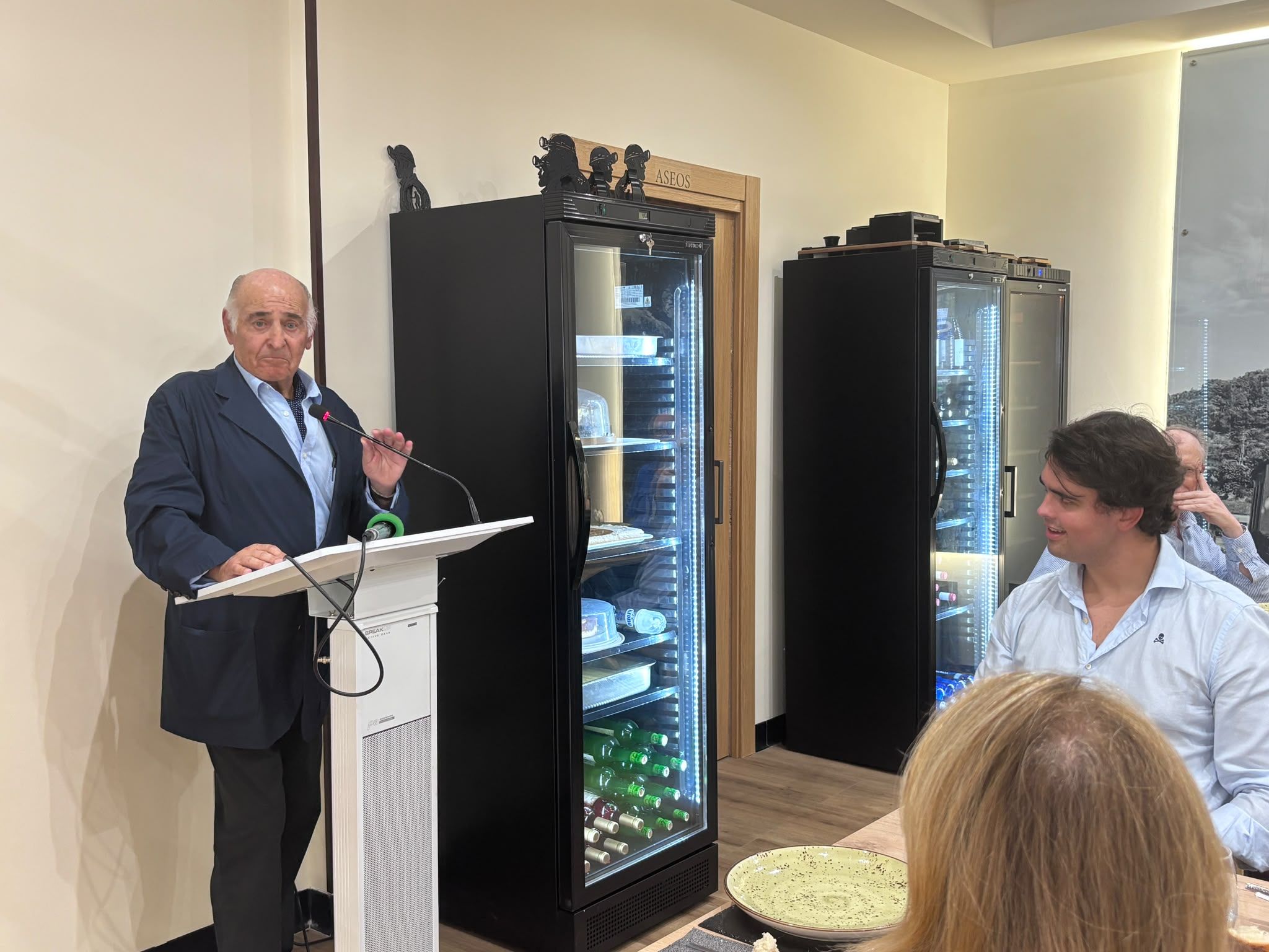 Inauguración oficial de 'El Guaje', en el centro de Torre del Bierzo. | JAVIER FERNÁNDEZ Inauguración oficial de 'El Guaje', en el centro de Torre del Bierzo. | JAVIER FERNÁNDEZ