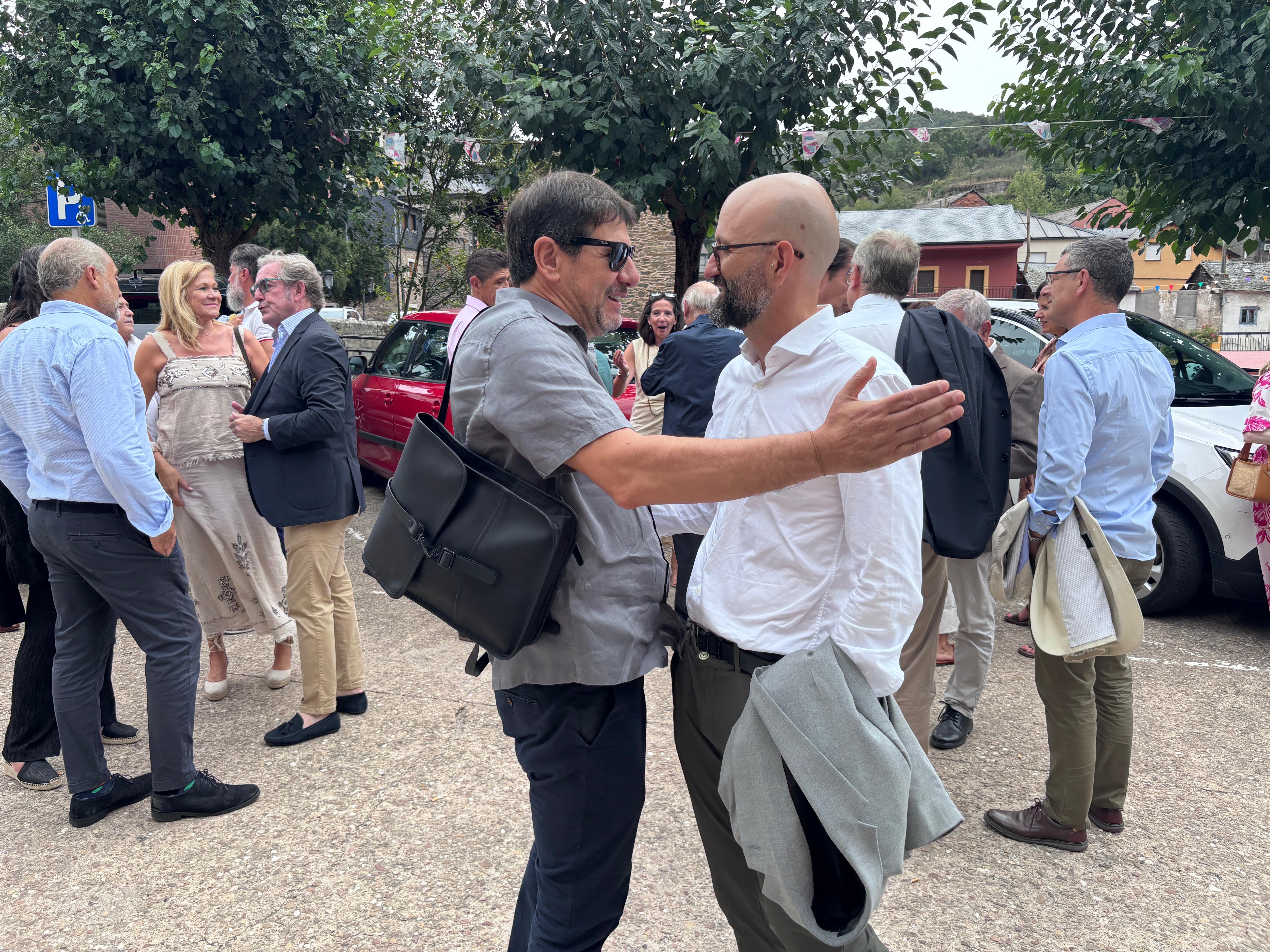 Inauguración oficial de 'El Guaje', en el centro de Torre del Bierzo. | JAVIER FERNÁNDEZ Inauguración oficial de 'El Guaje', en el centro de Torre del Bierzo. | JAVIER FERNÁNDEZ