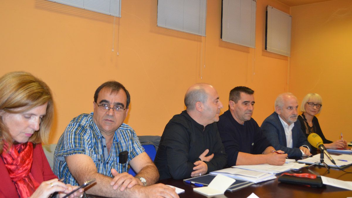 Integrantes de la junta de personal dando a conocer sus necesidades. | M.I.