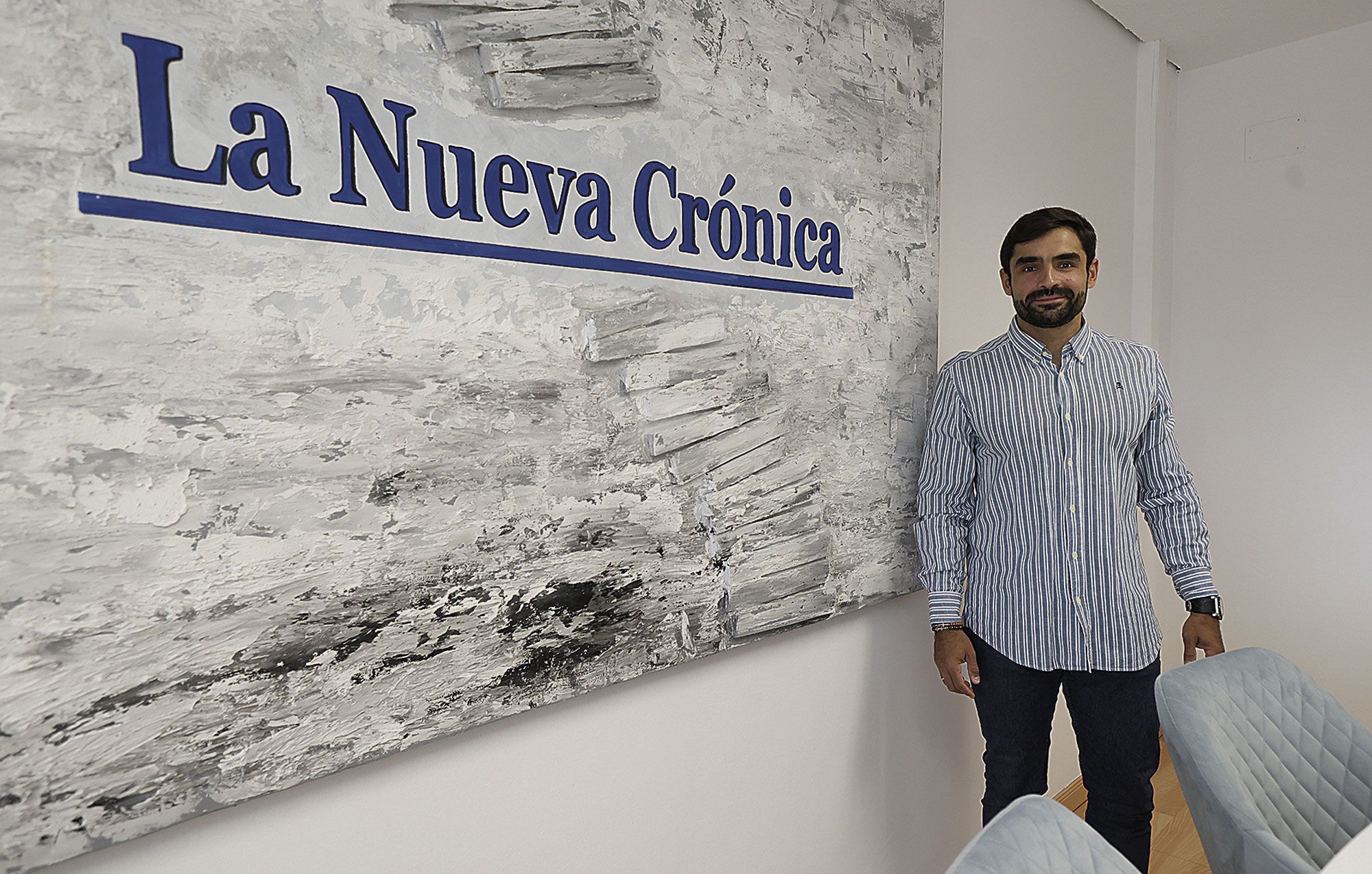 El entrenador del Ademar, Luis Puertas, durante la entrevista en La Nueva Crónica. | FERNANDO OTERO