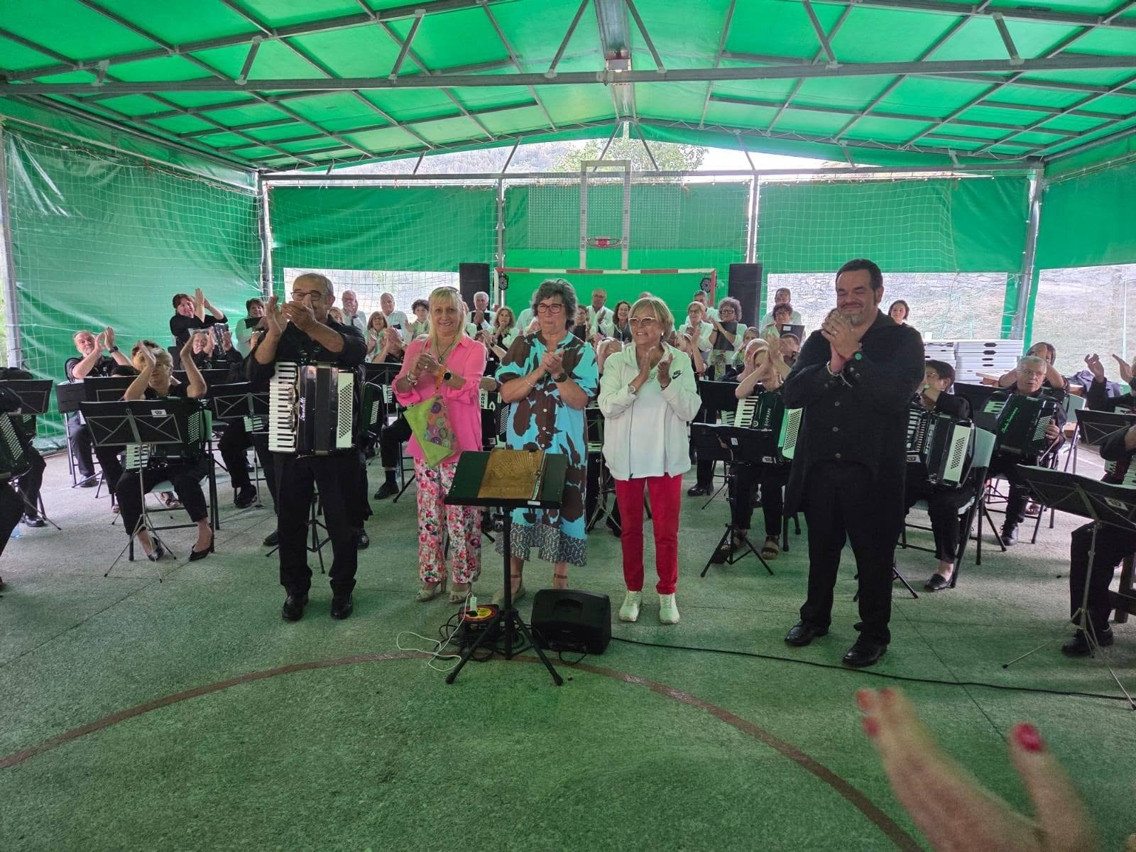 El cierre de las fiestas del verano en el municipio tuvo lugar en Los Bayos, como cada año.
