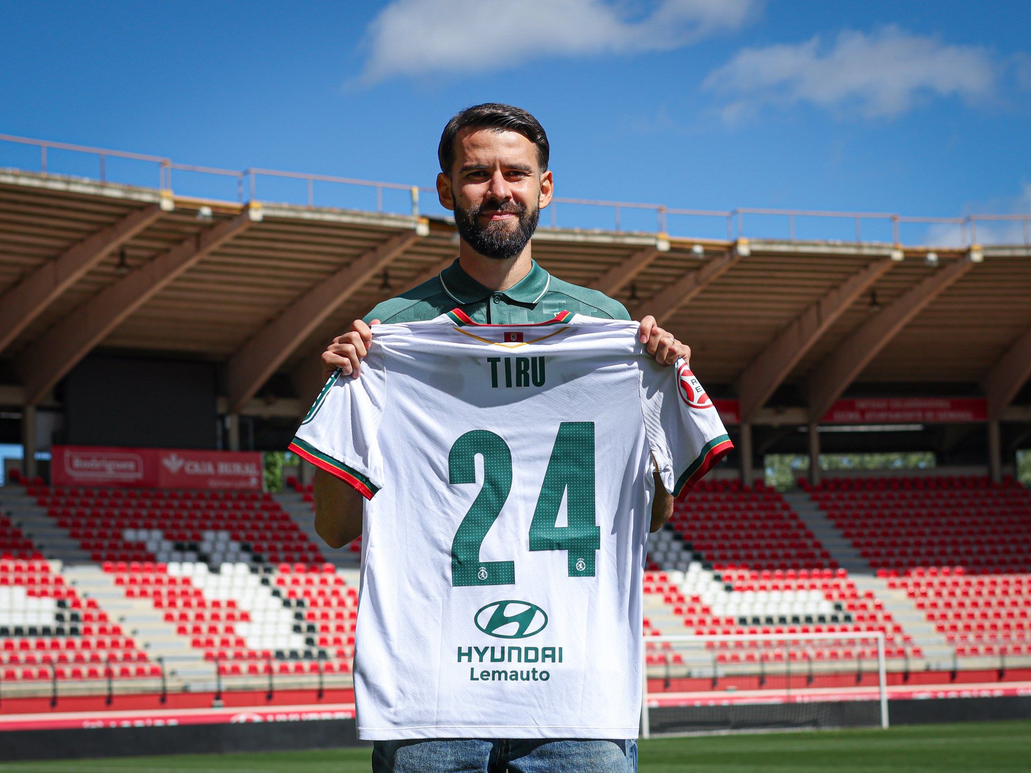 Tiru, en el Reino con la camiseta de la Cultural. | CYD