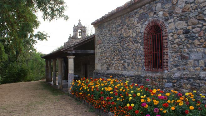 Ermita de Nuestra Señora de Boinas en Robles de la Valcueva. | MARTÍN MUÑOZ Ermita de Nuestra Señora de Boinas en Robles de la Valcueva. | MARTÍN MUÑOZ