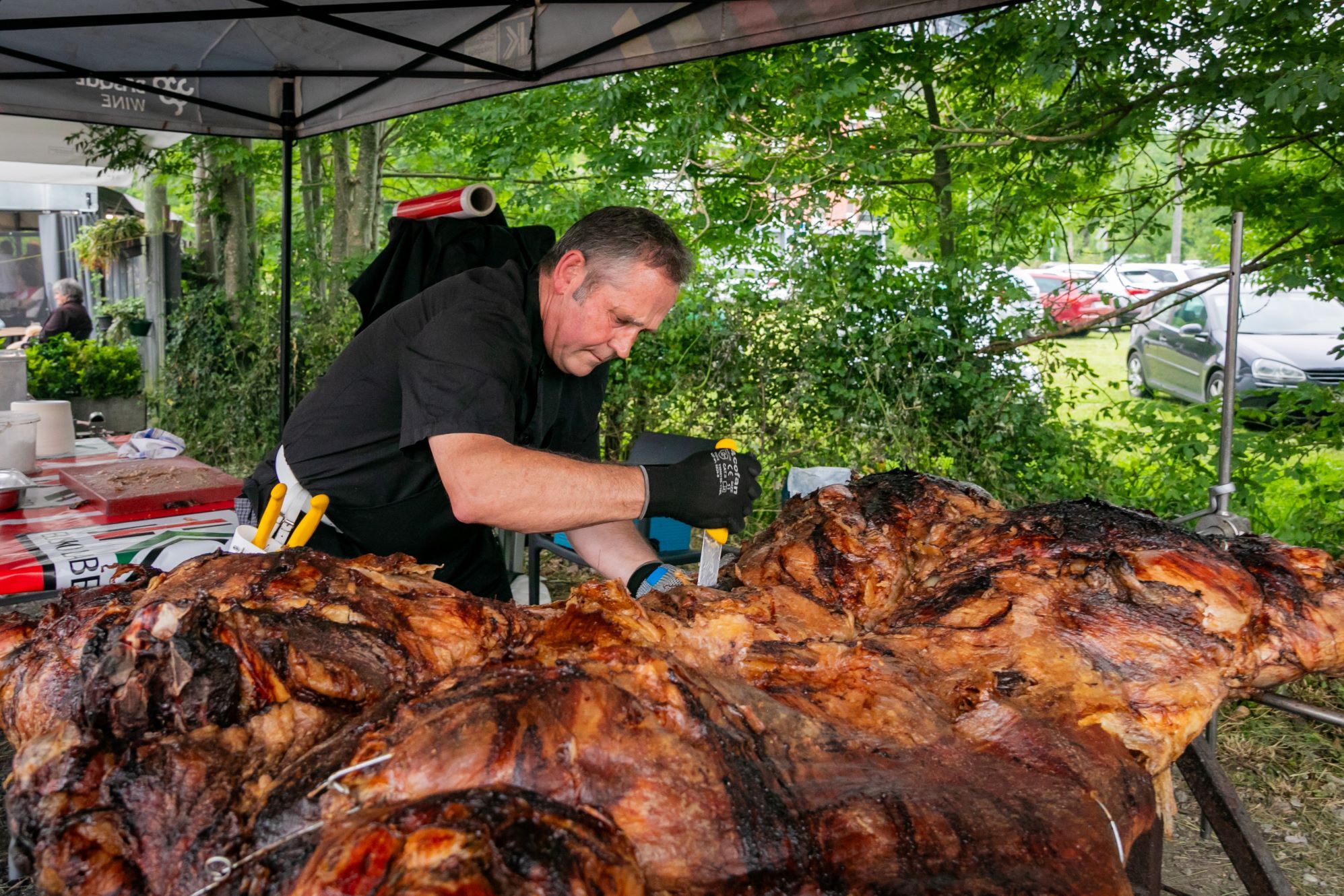 La degustación de ternera a la estaca será uno de los grandes reclamos gastronómicos de la Feria del Cristo de Valdelugueros. 