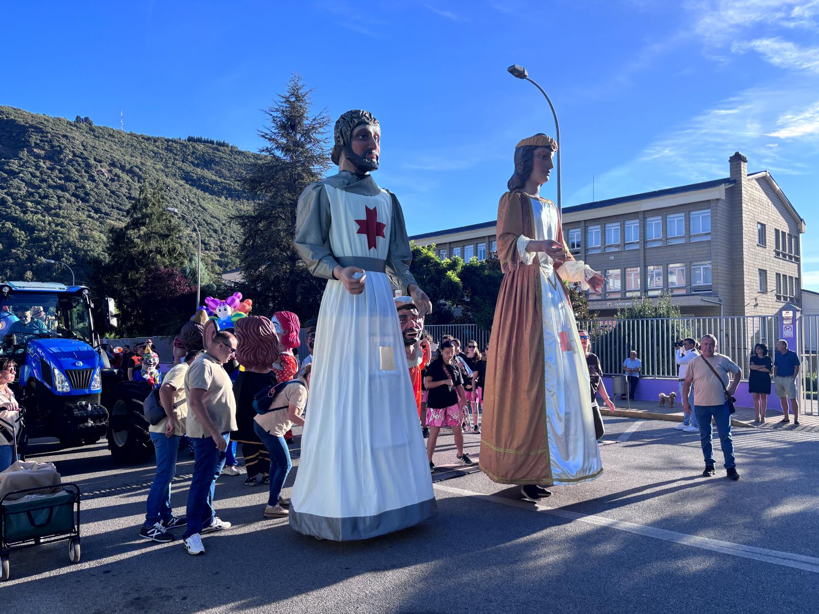 Cabalgata en el Día de la Encinina en Ponferrada. | JAVIER FERNÁNDEZ