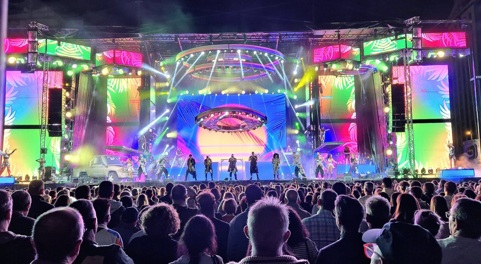 La Orquesta Panorama baja el telón de las Fiestas de la Encina. | LUIS B. La Orquesta Panorama baja el telón de las Fiestas de la Encina. | LUIS B.