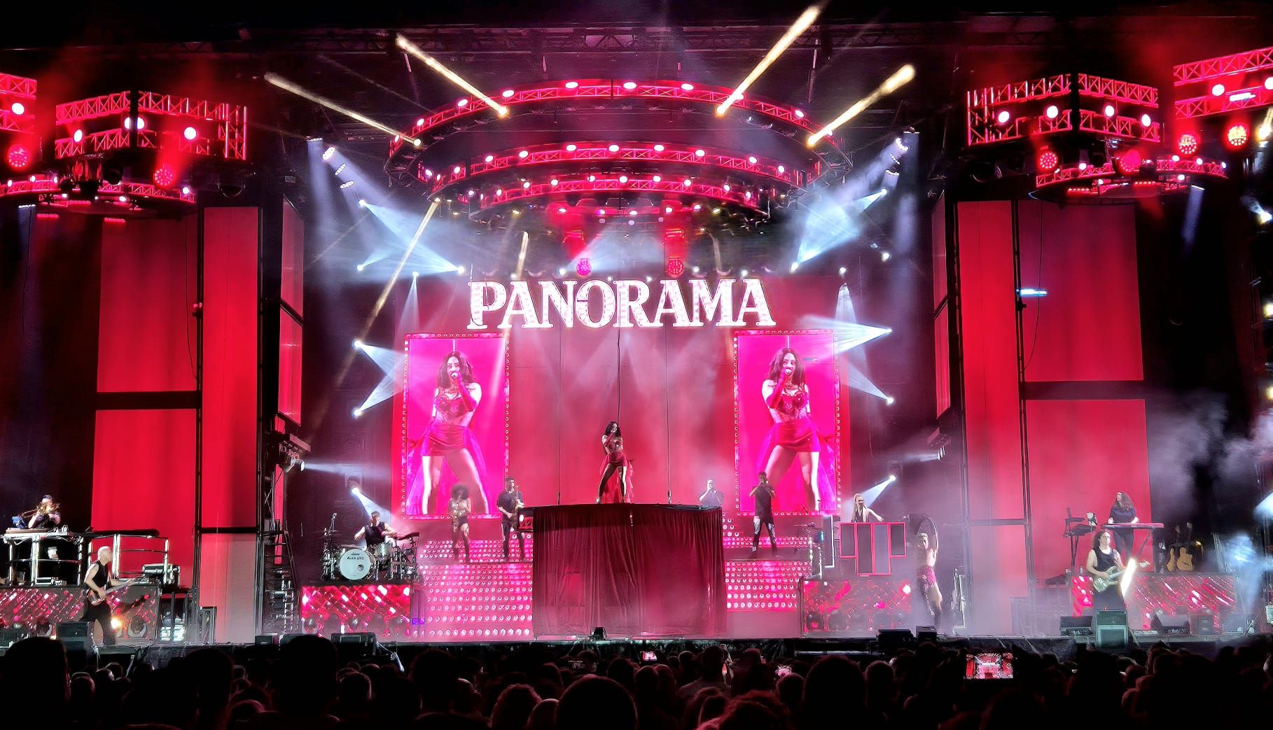 La Orquesta Panorama baja el telón de las Fiestas de la Encina. | LUIS B. La Orquesta Panorama baja el telón de las Fiestas de la Encina. | LUIS B.
