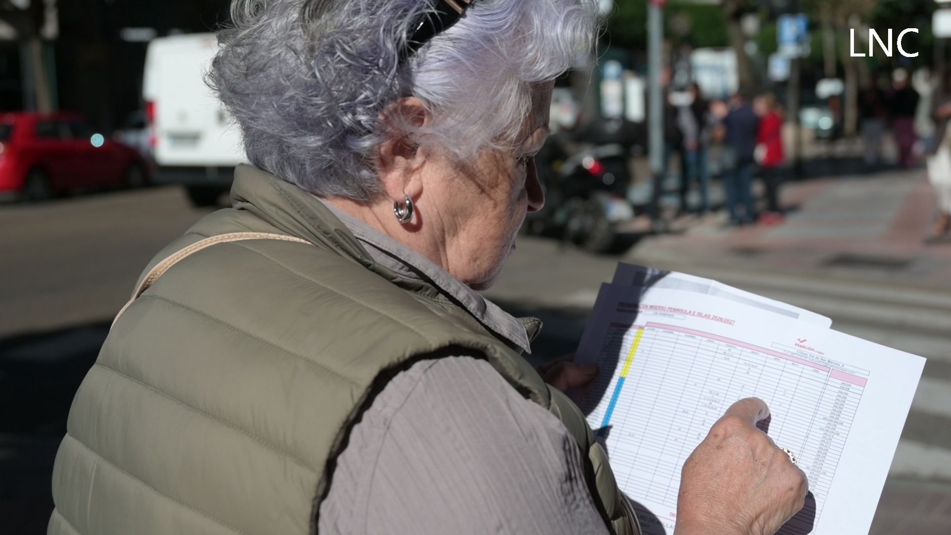 Colas a las puertas de las agencias de viaje leonesas para elegir destino para el Imserso