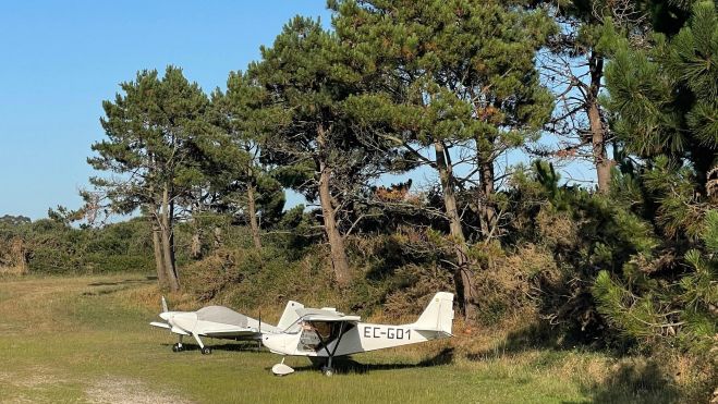 El avión ultraligero de Óscar tiene su base en el aeródromo leonés de Villamarco. | @OLORASERRIN El avión ultraligero de Óscar tiene su base en el aeródromo leonés de Villamarco. | @OLORASERRIN