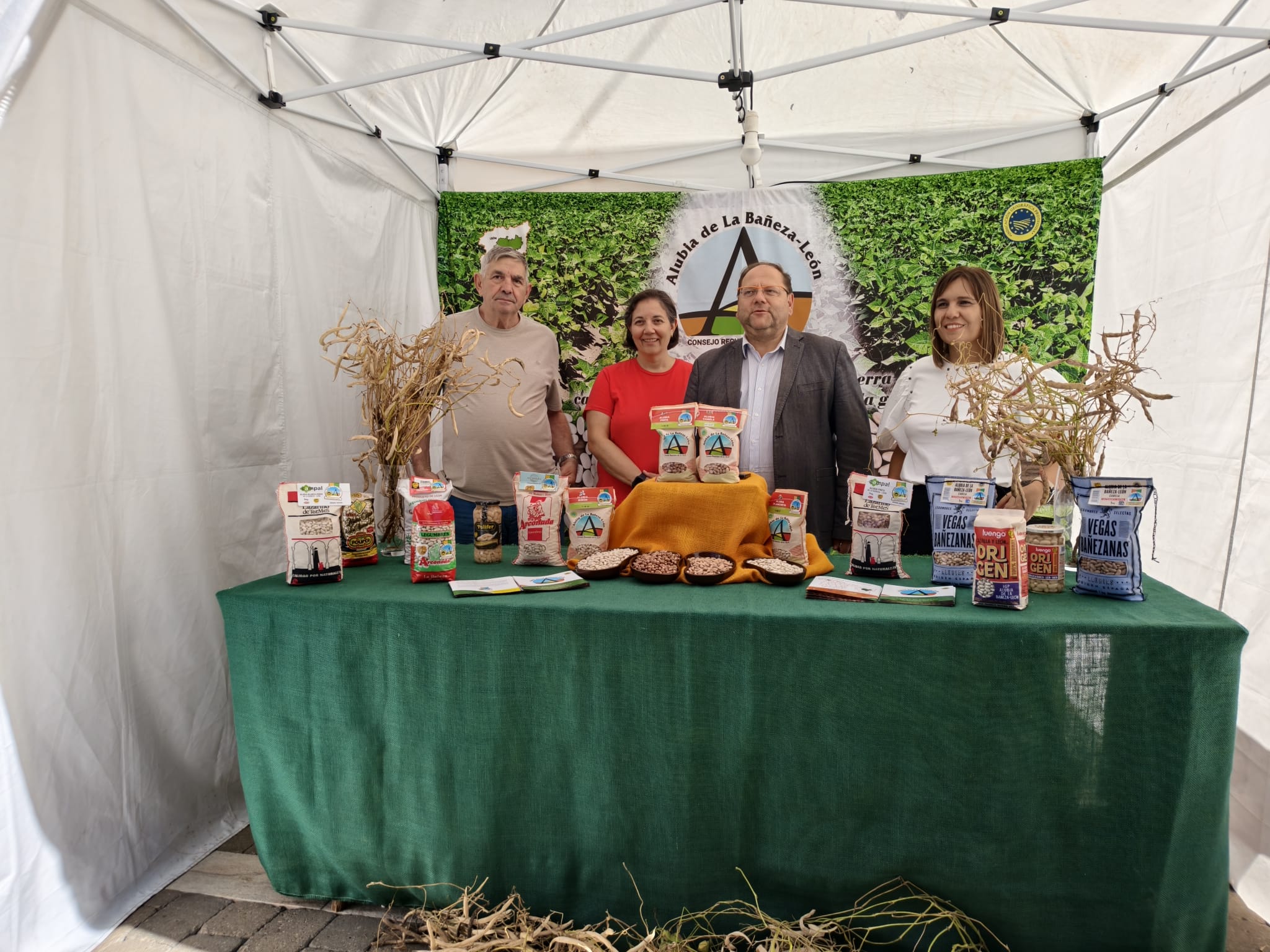 Inauguración de la Feria Agroalimentaria de La Bañeza 2026. | ALEJANDRO RODRÍGUEZ