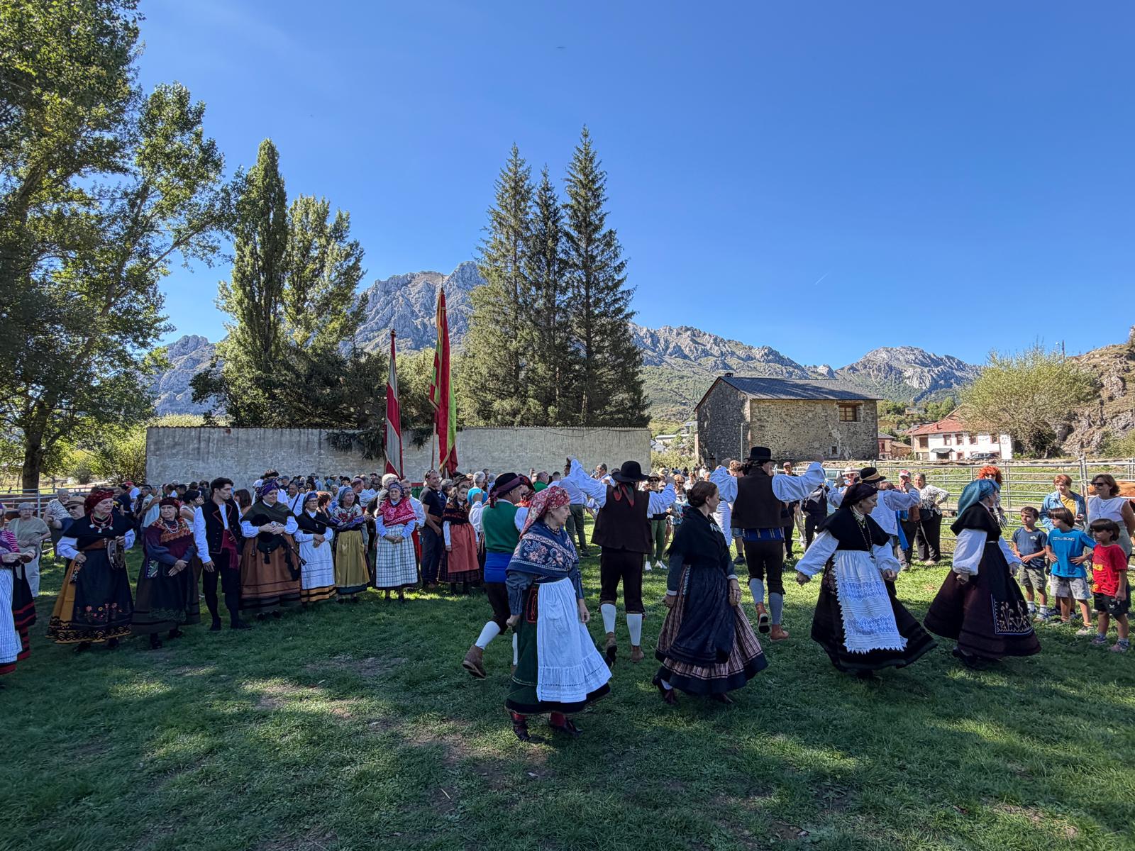 Un instante de la Feria Tradicional del Cristo de Valdelugueros. | SAÚL ARÉN