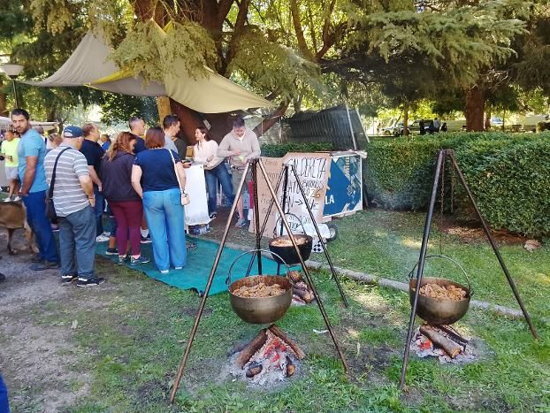 Ganado, pastoreo, concurso en torno al perro mastín y un variado mercado. ESTEFANÍA NIÑO (12)