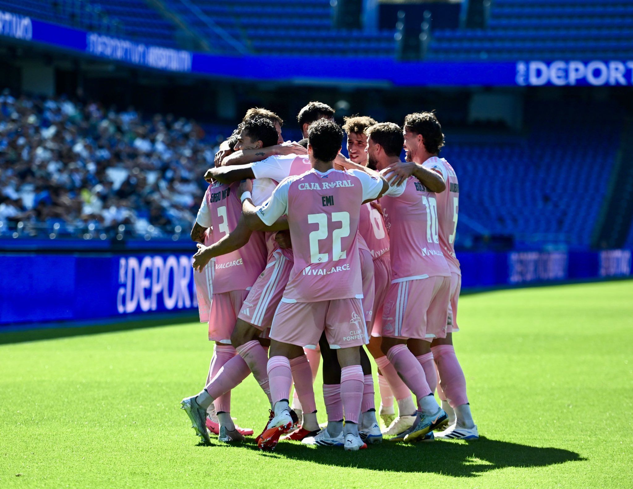 La Ponferradina perdió en Riazor en un partido en el que se había adelantado y donde un penalti lo cambió todo. REPORTAJE GRÁFICO DEPORTIVO