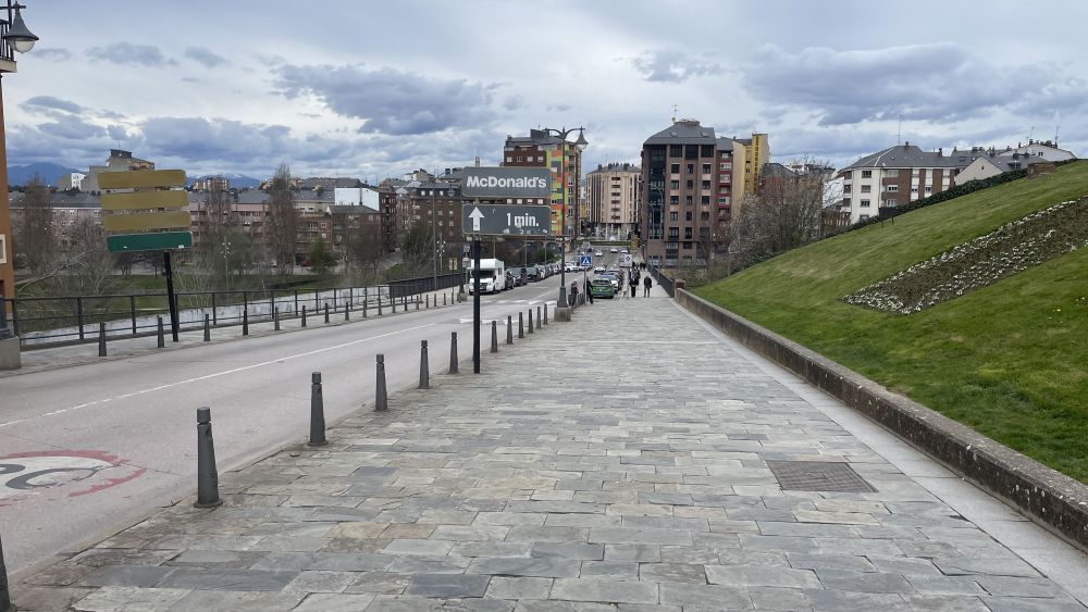 Avenida del Castillo de Ponferrada, sobre el puente García Ojeda. | Javier Fernández